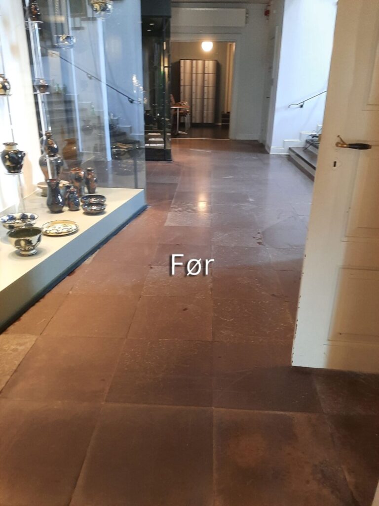 Polering af fliser på Horsens Museum før